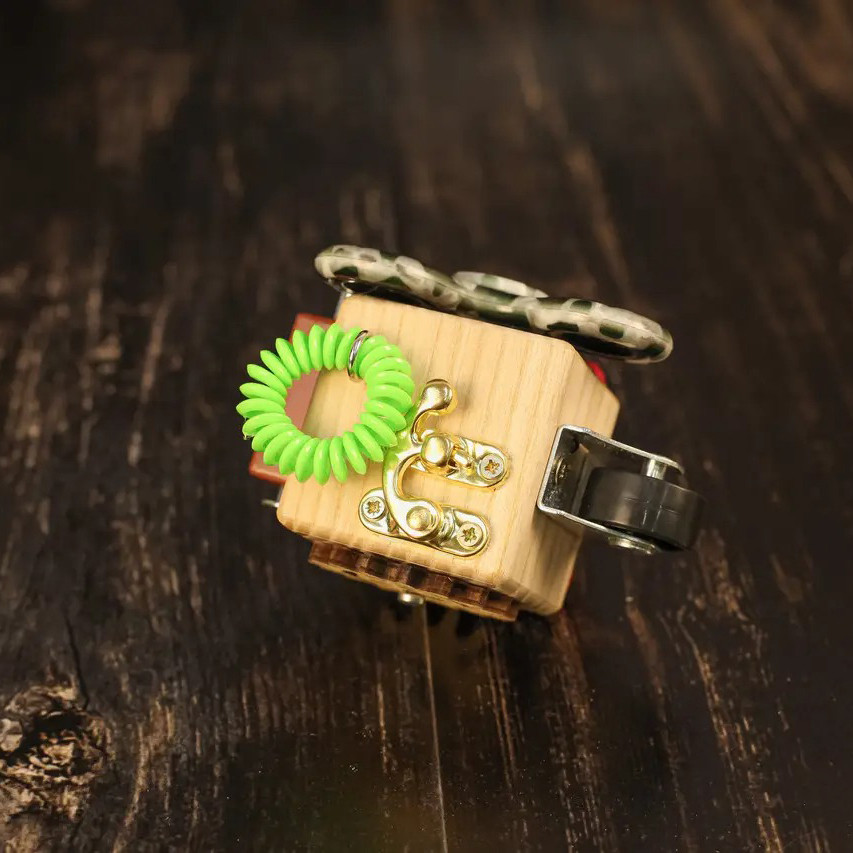 Розвиваюча іграшка Бізікуб "Дорожній" Temple Group 5х5х5 см Розвиваюча іграшка Бізікуб "Дорожній" Temple Group 5х5х5 см - Зображення 9