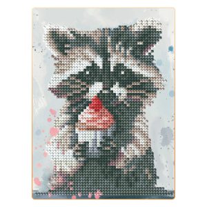 Алмазна мозаїка "Єнот з капкейком" DM3008 з мольбертом 17х22,5 см
